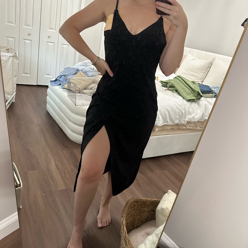 Chic Black Midi Dress with Slit